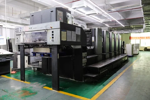 景兴包装海德堡 CD 印刷机实景，展示单张纸胶印与品牌图文工序