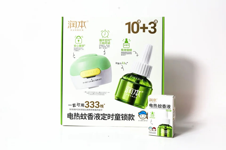 润本家居驱蚊用品包装彩盒实拍：白绿配色彩盒，以产品示意、品牌文字和正面分区信息呈现。